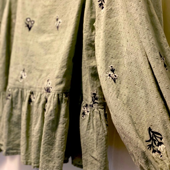 UNIVERSAL THREAD LIGHT GREEN EMBROIDERED BALLOON SLEEVE PEPLUM TOP - SIZE LRG - Picture 6 of 12